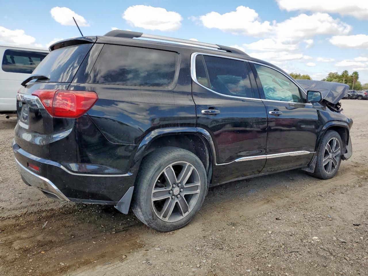 2017 GMC Acadia Denali - Фото 3