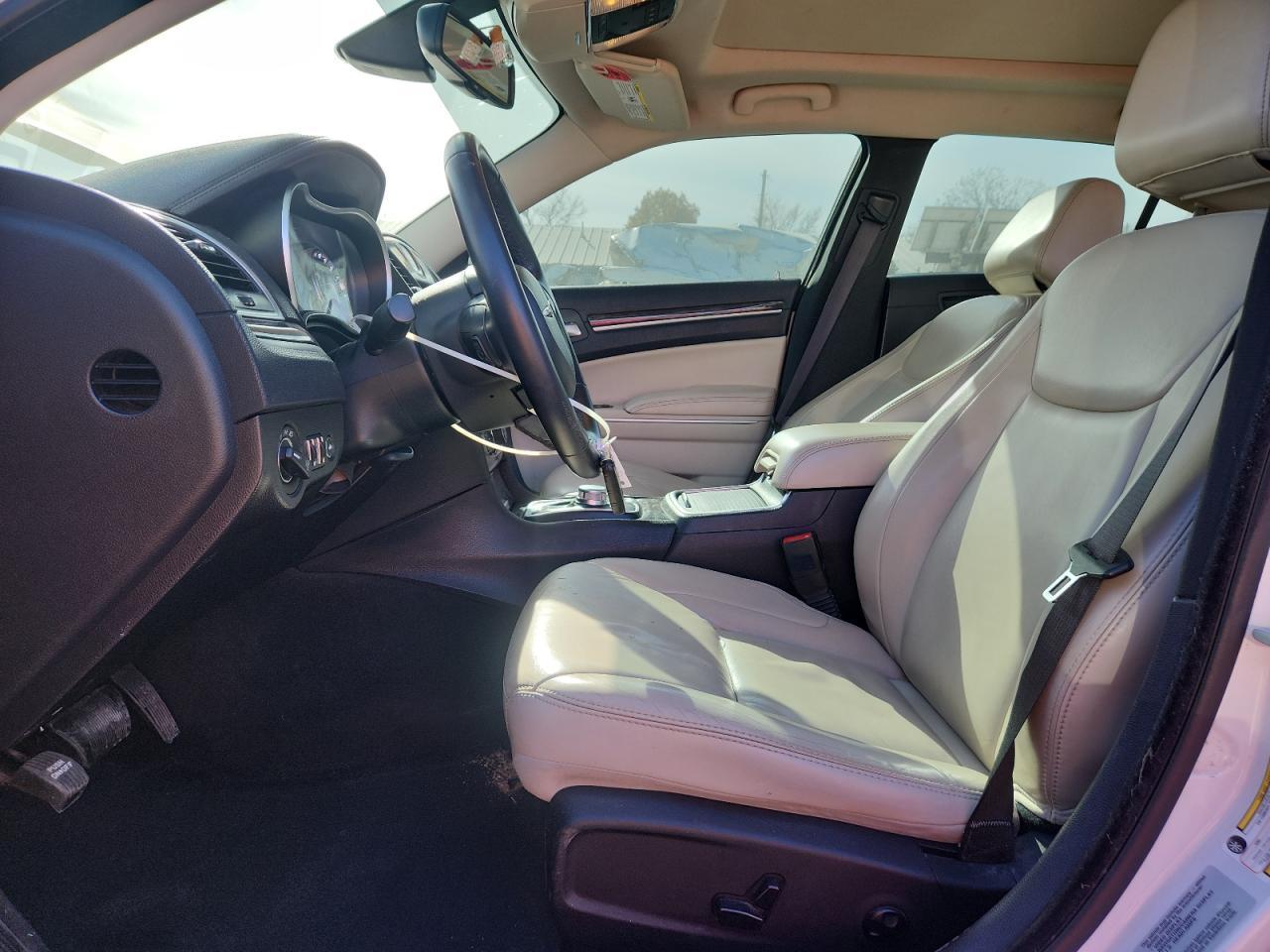 2015 Chrysler 300 Limited - Image 7