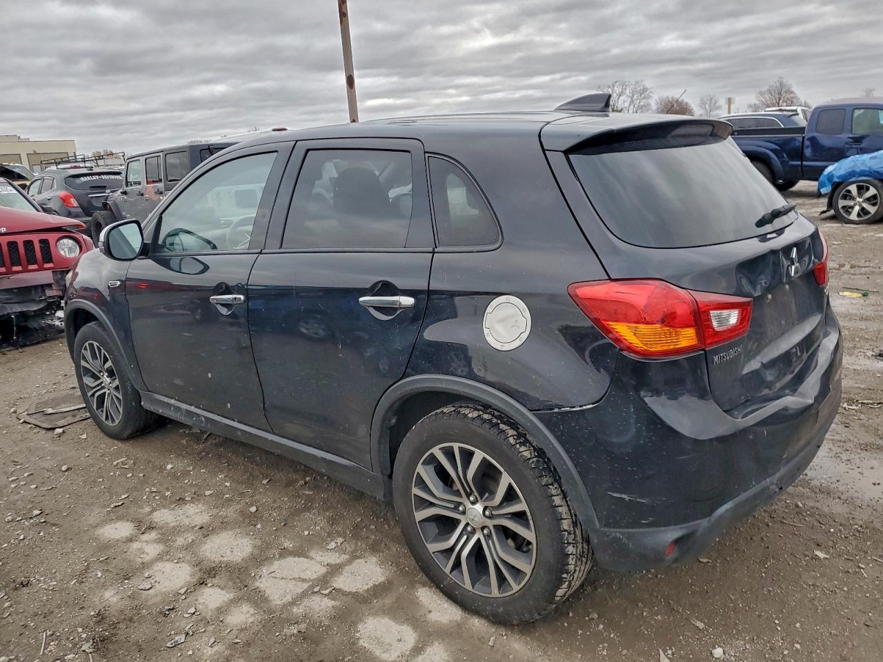 2017 Mitsubishi Outlander Sport Es - Фото 2