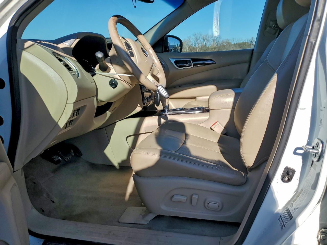 2014 Nissan Pathfinder S - Image 7