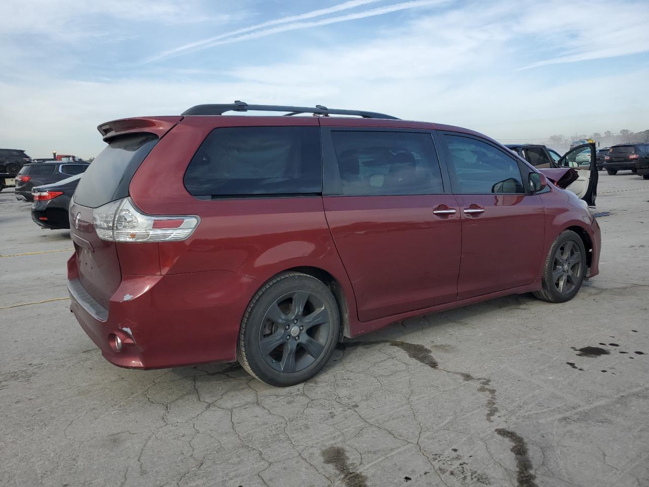 2017 Toyota Sienna Se - Фото 3