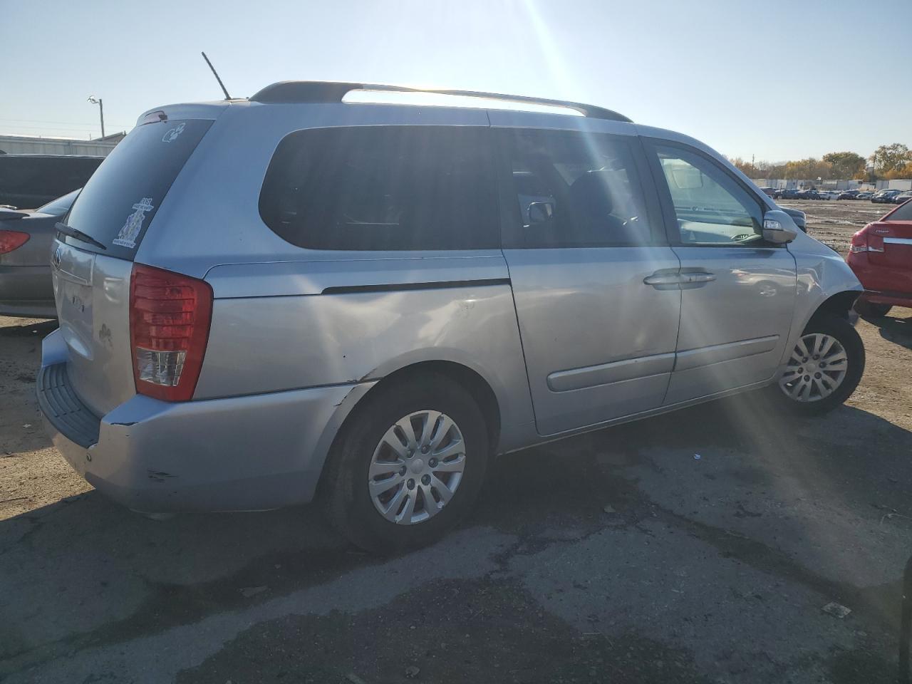2011 Kia Sedona Lx - Фото 3