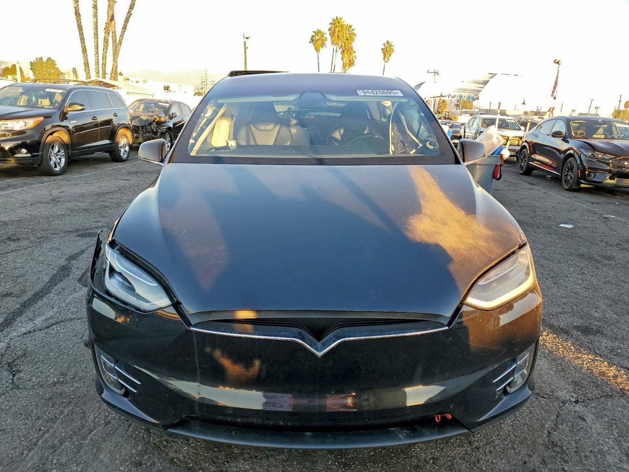 2018 Tesla Model X - Image 5