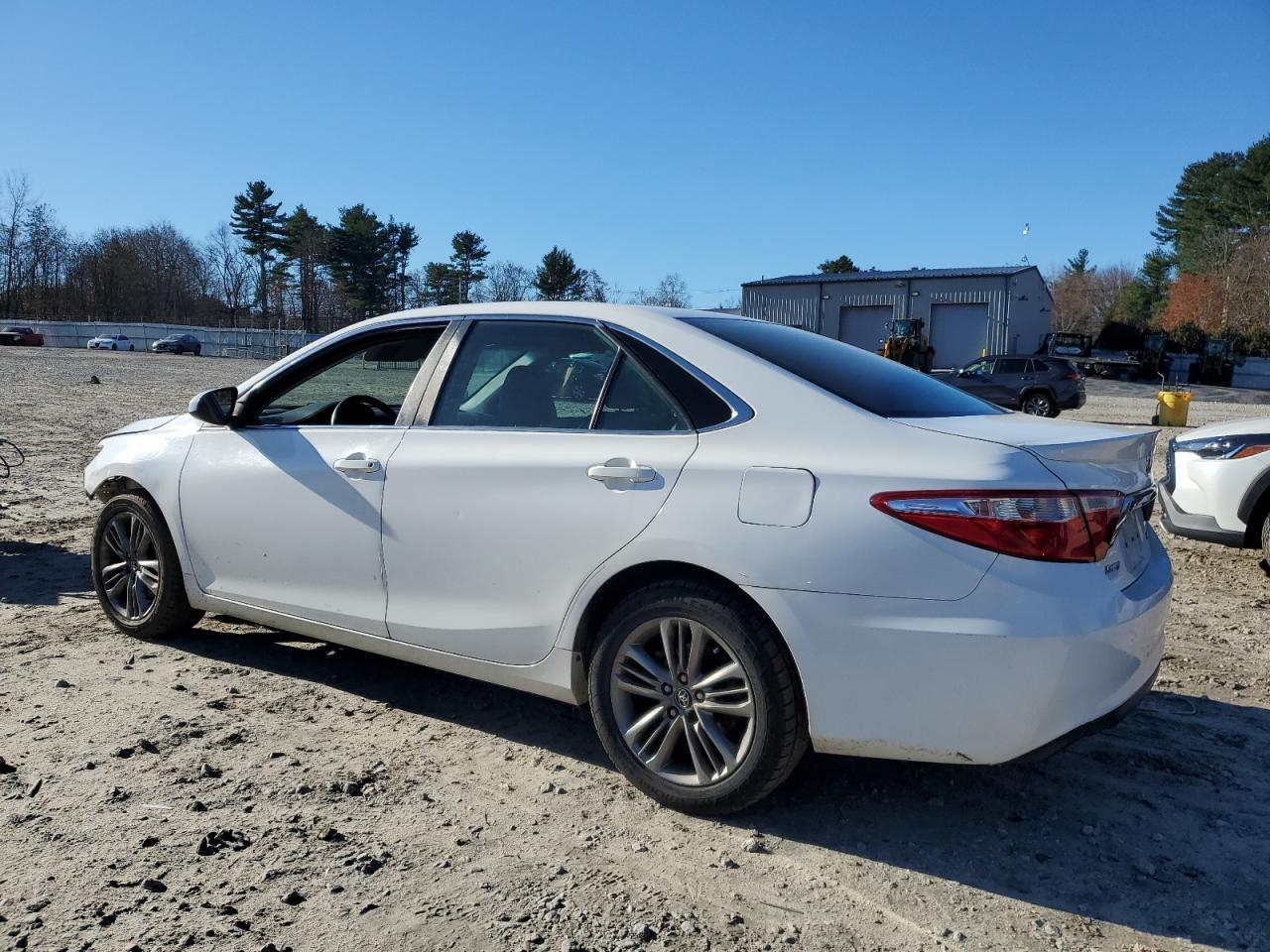 2016 Toyota Camry Le - Фото 2
