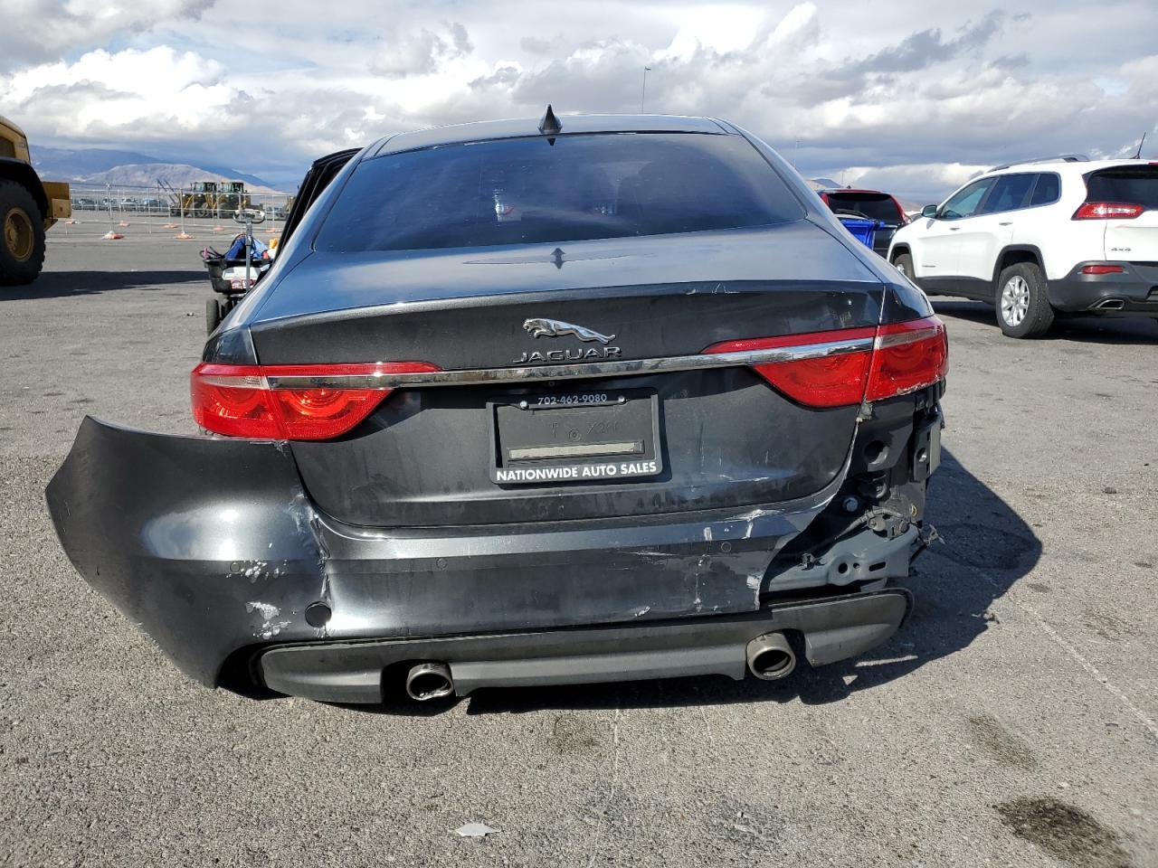 2017 Jaguar Xf Premium - Фото 6