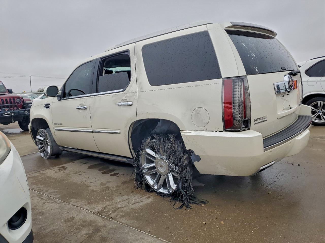 2013 Cadillac Escalade Platinum - Фото 2