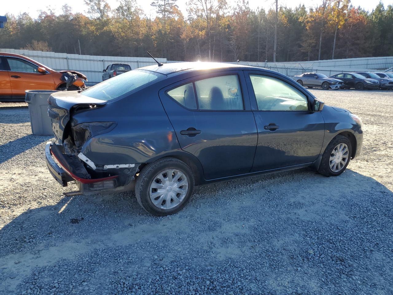 2017 Nissan Versa S - Фото 3