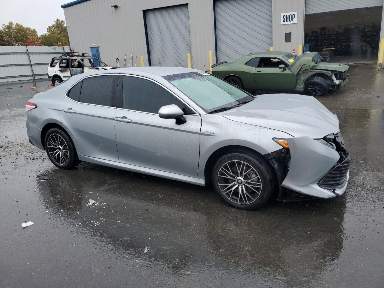 2020 Toyota Camry Le - Фото 4