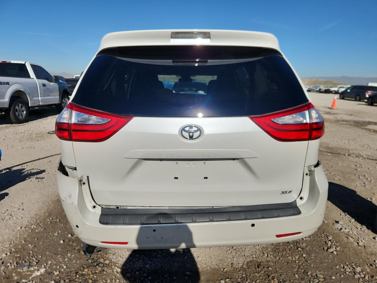 2017 Toyota Sienna Xle Premium 8-Passenger - Фото 6