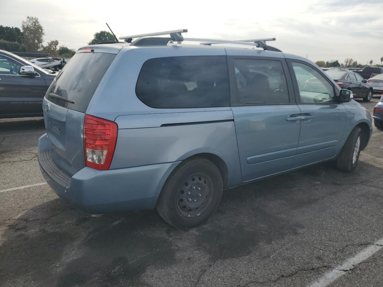 2012 Kia Sedona Lx - Фото 3