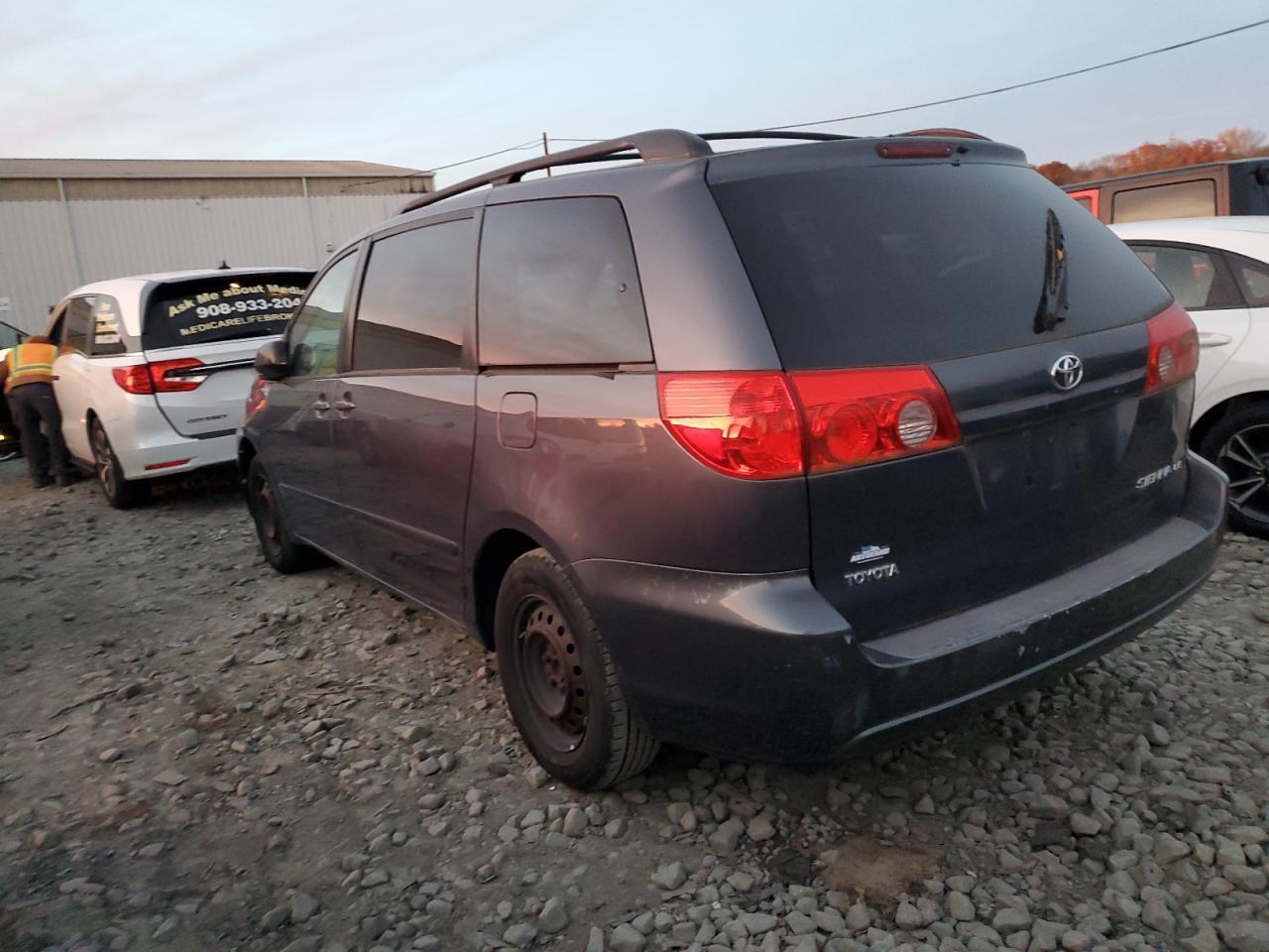 2009 Toyota Sienna Ce - Фото 2