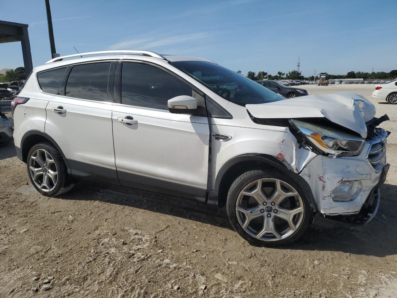 2017 Ford Escape Titanium - Фото 4