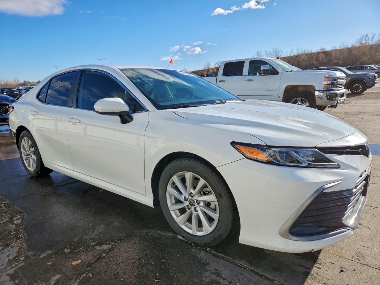 2022 Toyota Camry Le - Фото 4