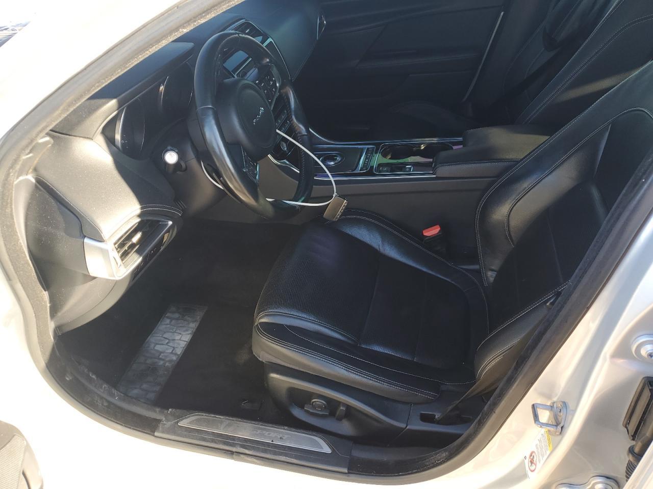 2017 Jaguar Xe R - Sport - Image 7