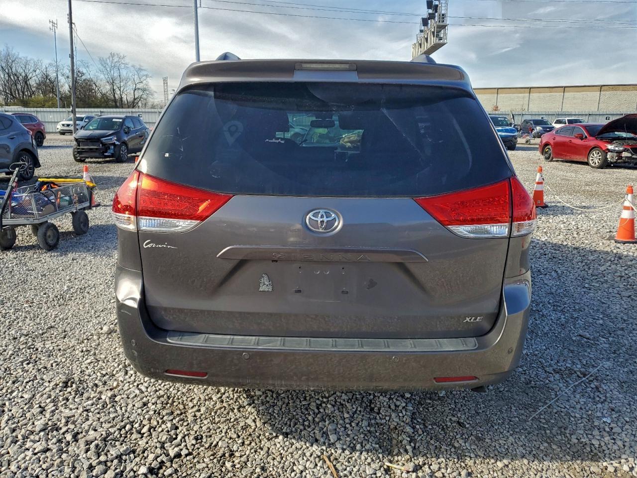 2011 Toyota Sienna Xle - Фото 6
