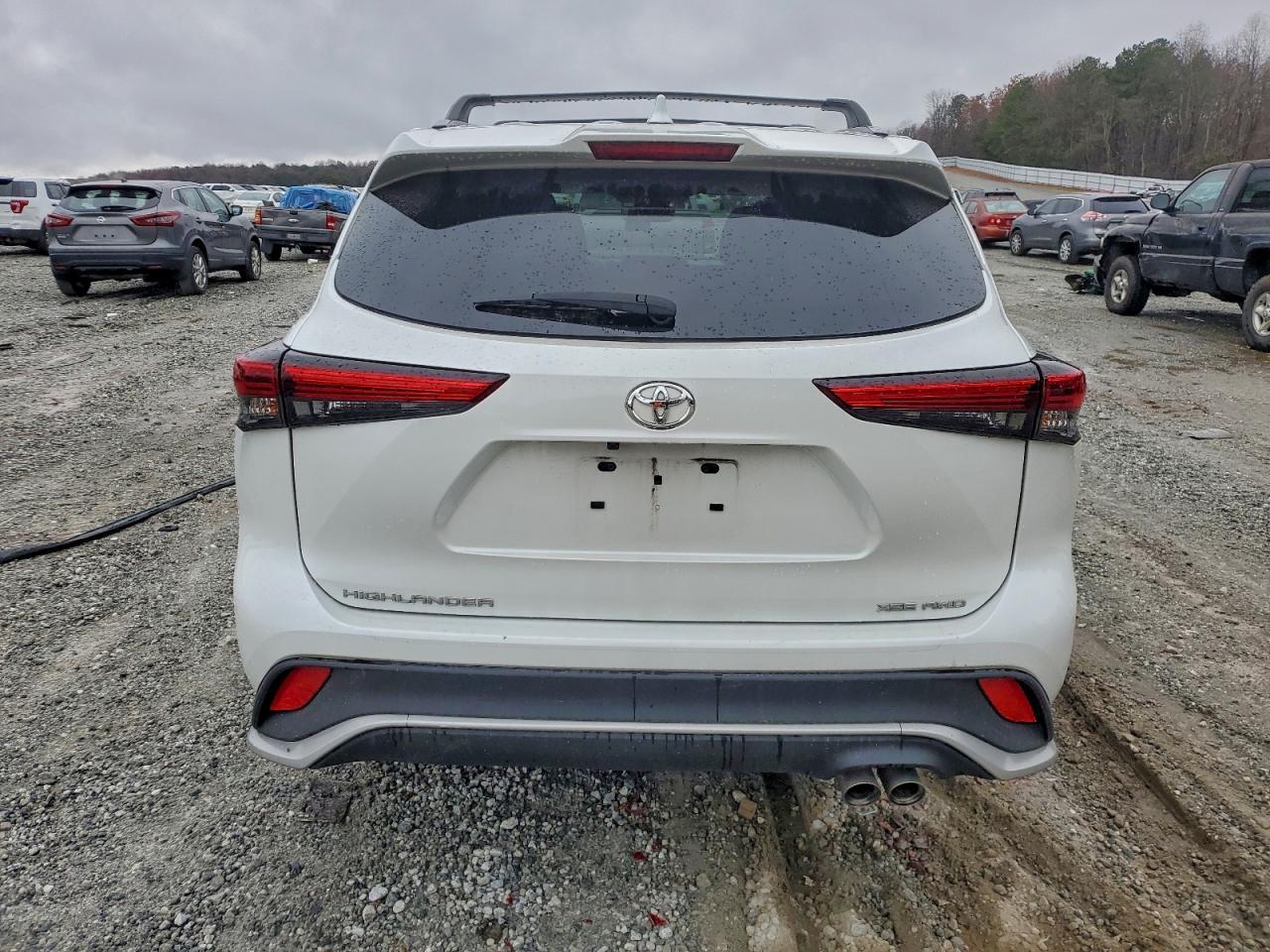 2023 Toyota Highlander L - Image 6