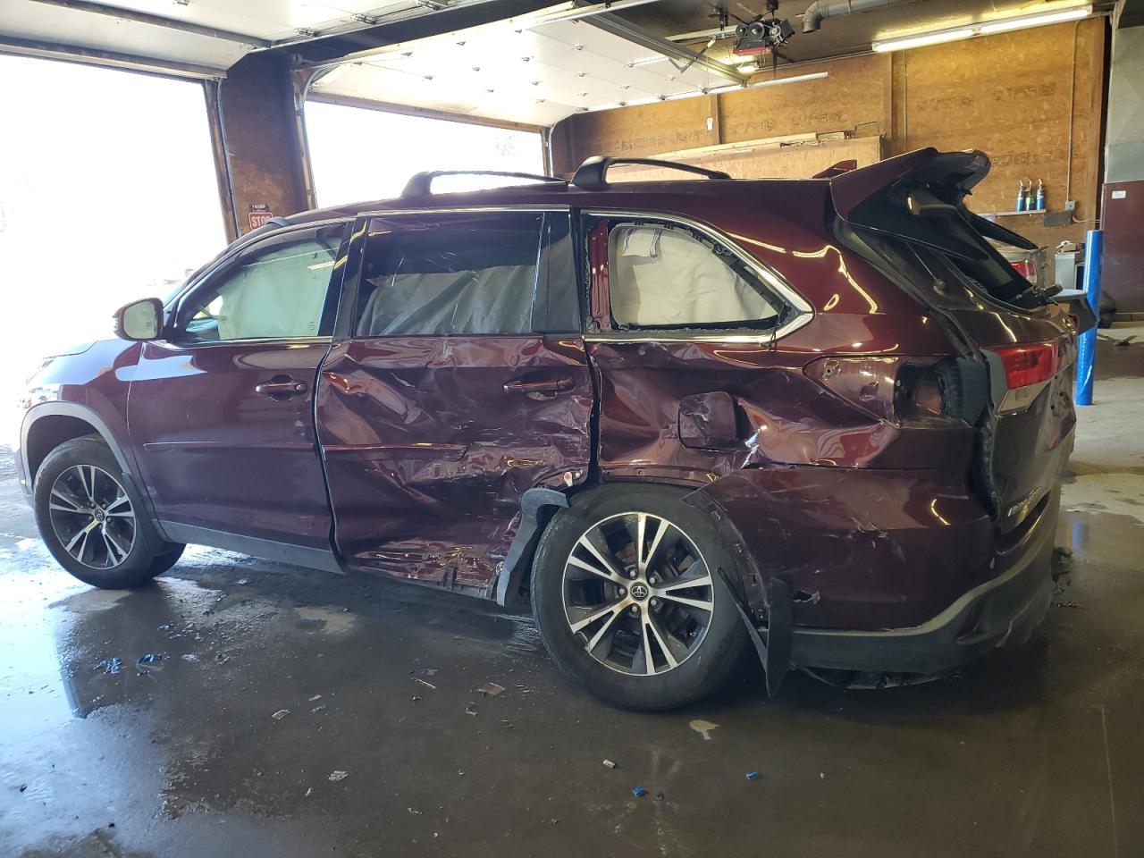 2019 Toyota Highlander Le Plus - Image 2