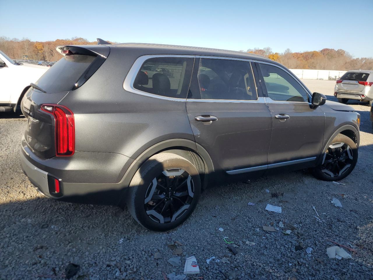 2024 Kia Telluride S - Image 3