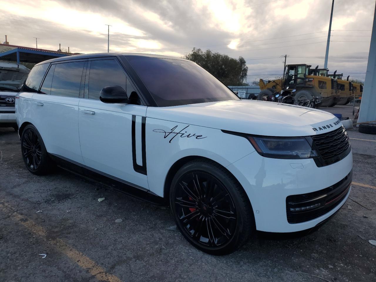 2023 Land Rover Range Rover Autobiography - Image 4