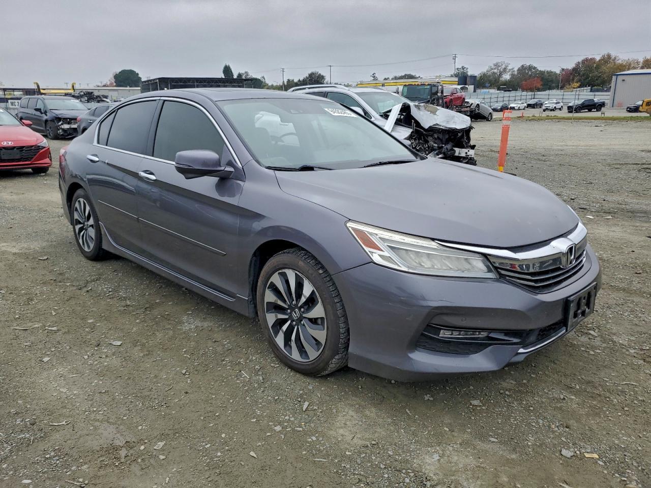 2017 Honda Accord Touring Hybrid - Image 4