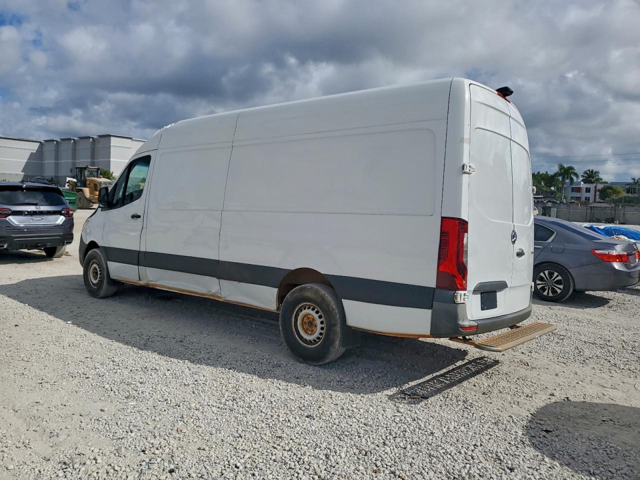 2021 Mercedes Benz Sprinter 2500 Delivery Van - Фото 2