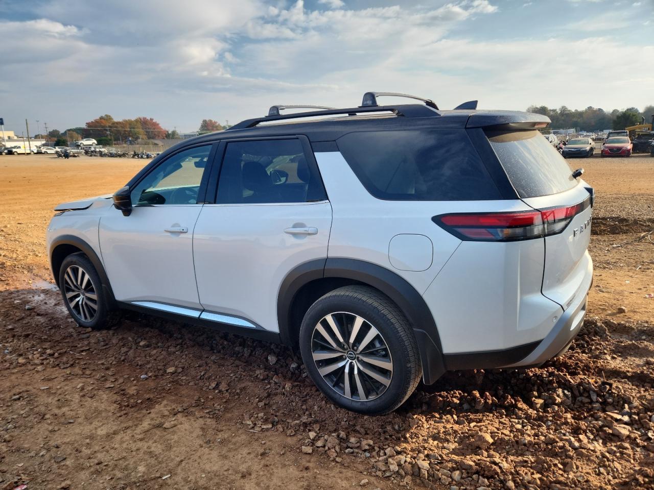 2025 Nissan Pathfinder Platinum - Фото 2