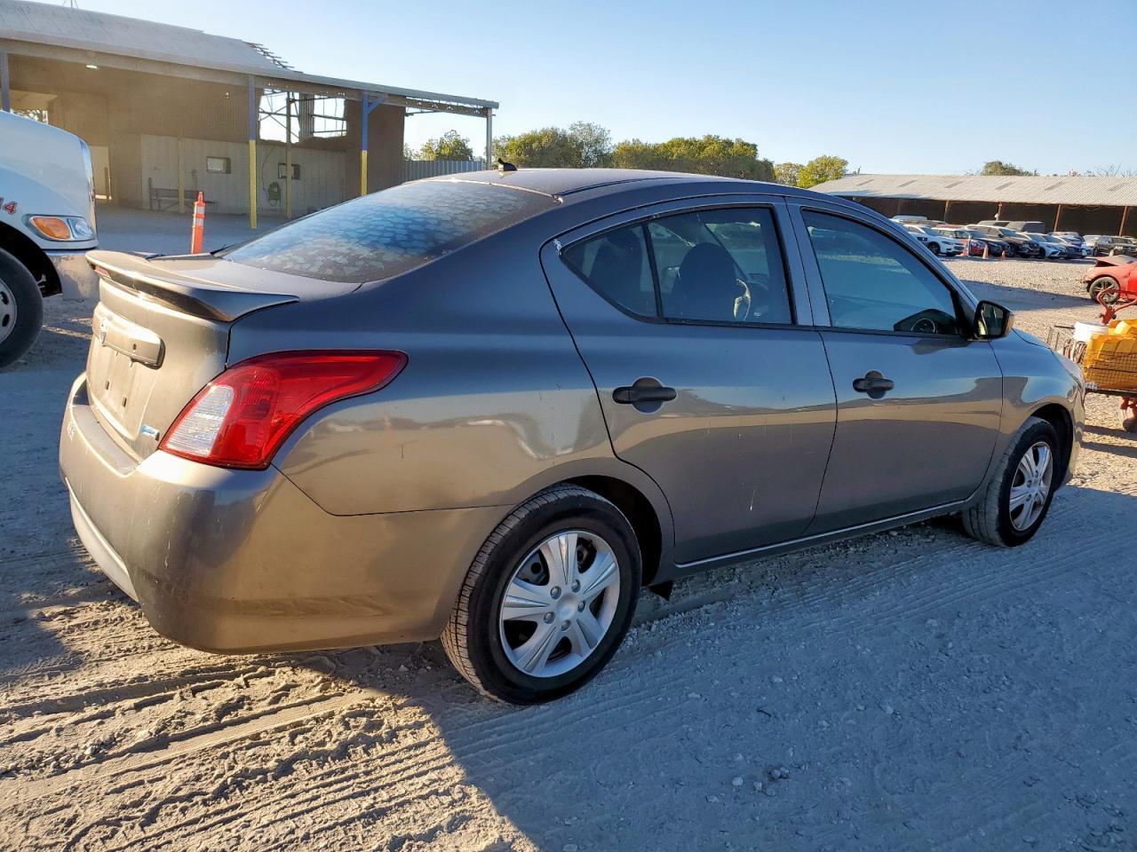 2016 Nissan Versa S - Фото 3