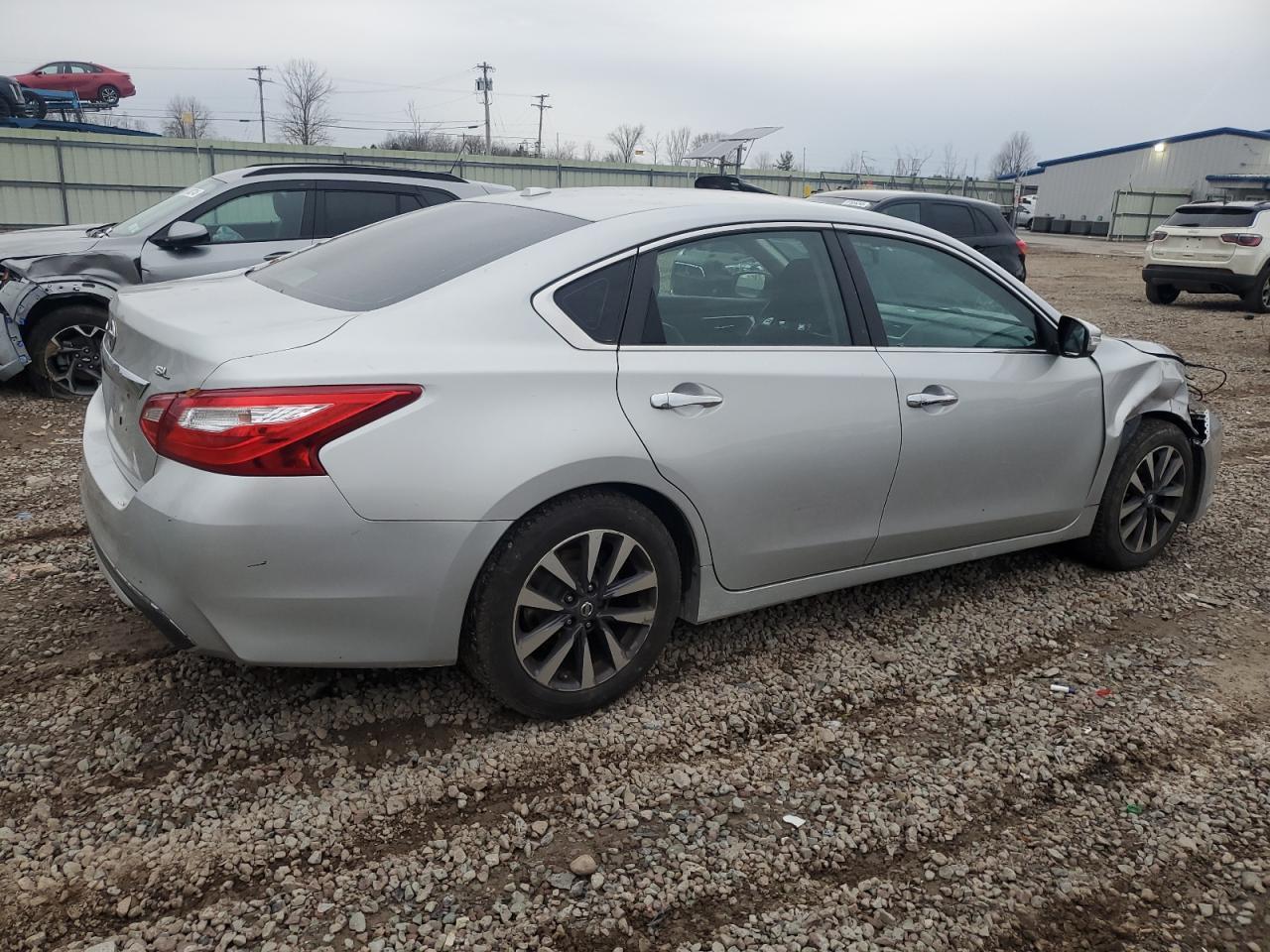 2017 Nissan Altima 2.5 - Image 3