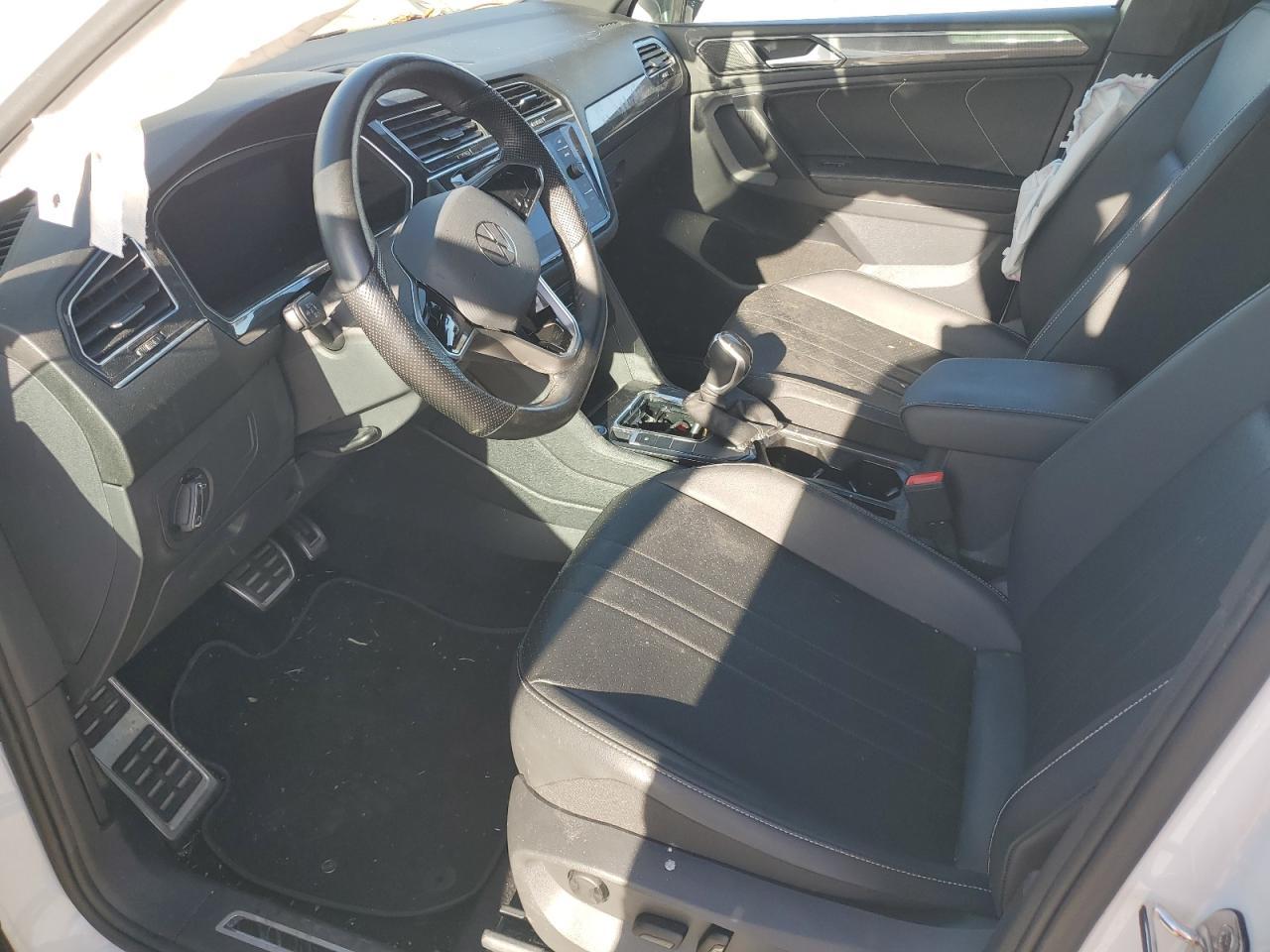 2023 Volkswagen Tiguan Se R-Line Black - Image 7