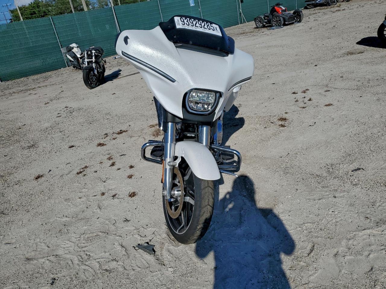 2024 Harley-Davidson Flhx - Фото 2