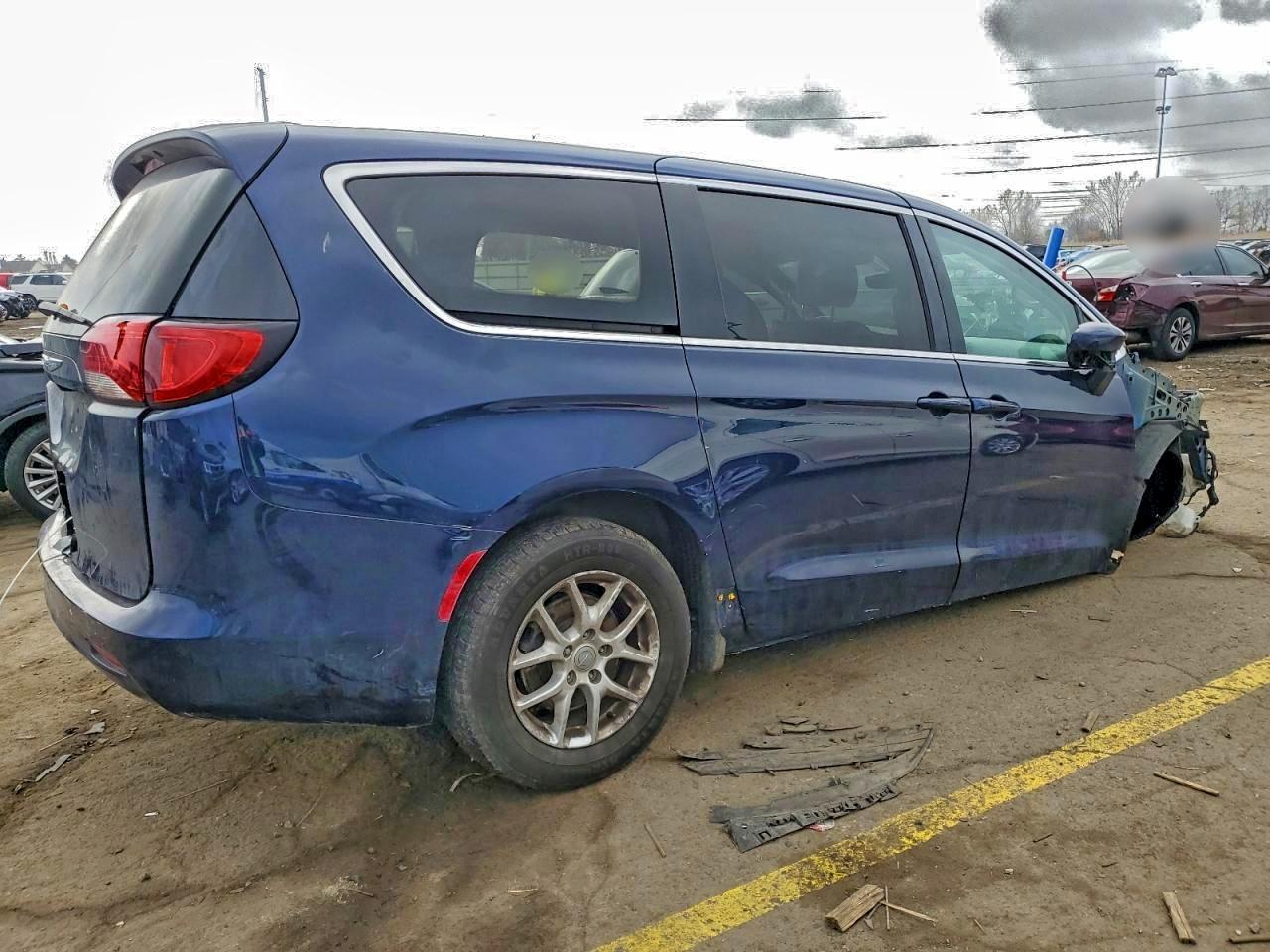 2020 Chrysler Voyager Lxi - Фото 3