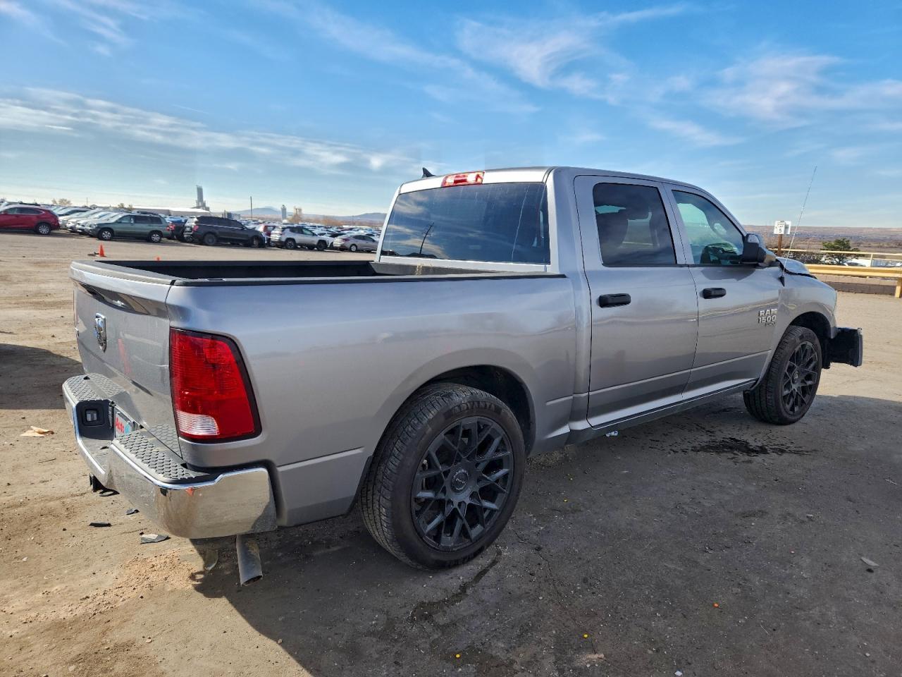 2022 Ram 1500 Classic Slt - Фото 3