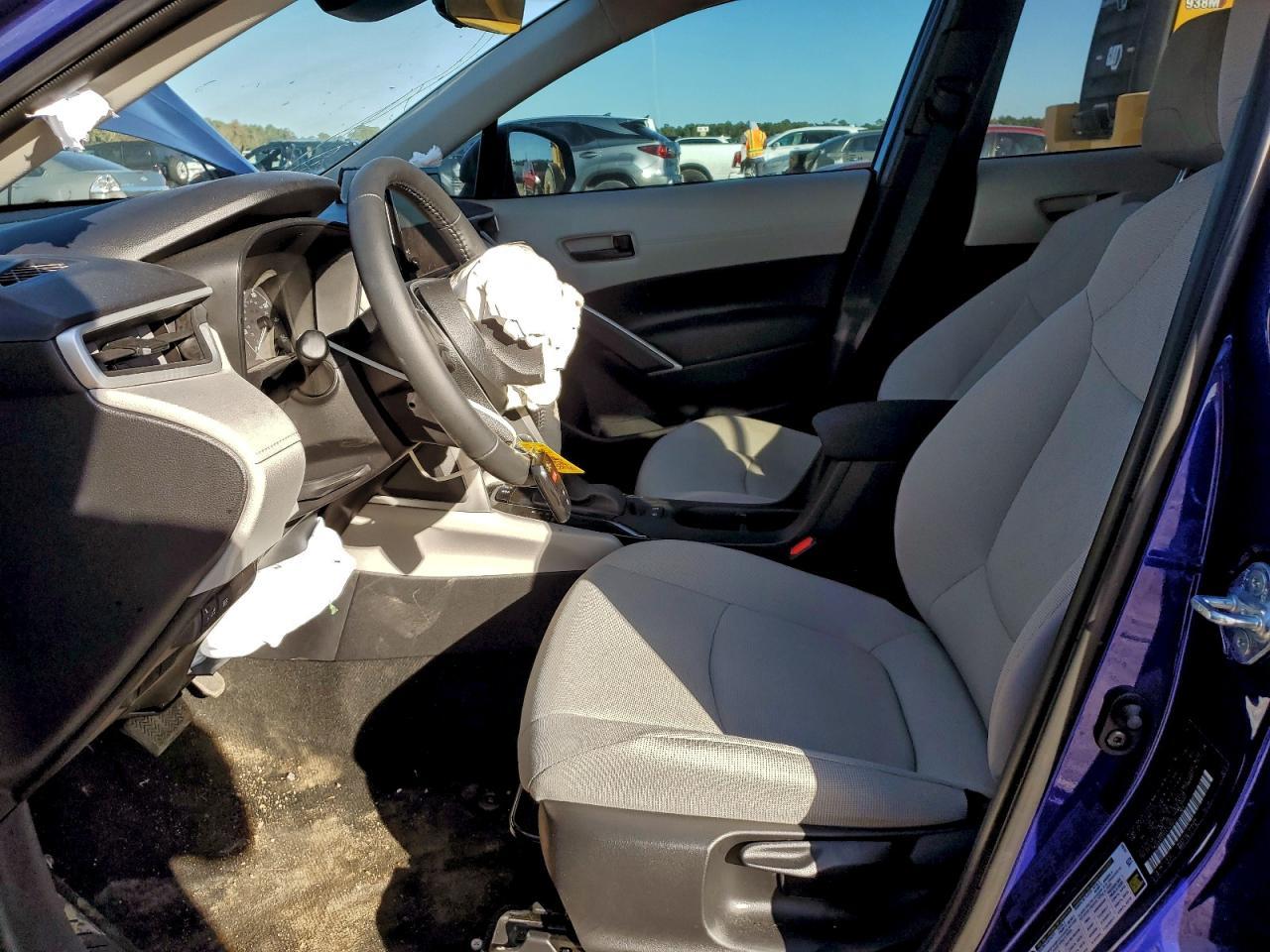 2025 Toyota Corolla Cross Le - Фото 7