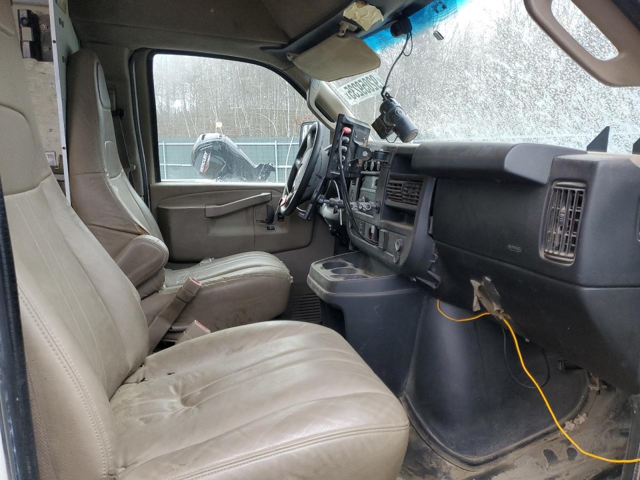 2018 Chevrolet Express Delivery Truck - Image 5