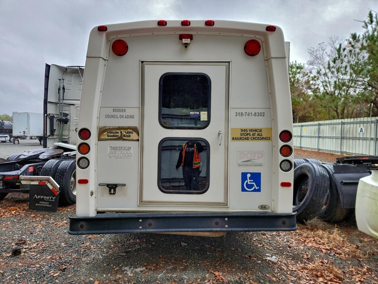 2019 Ford E350 Shuttle Bus - Image 6