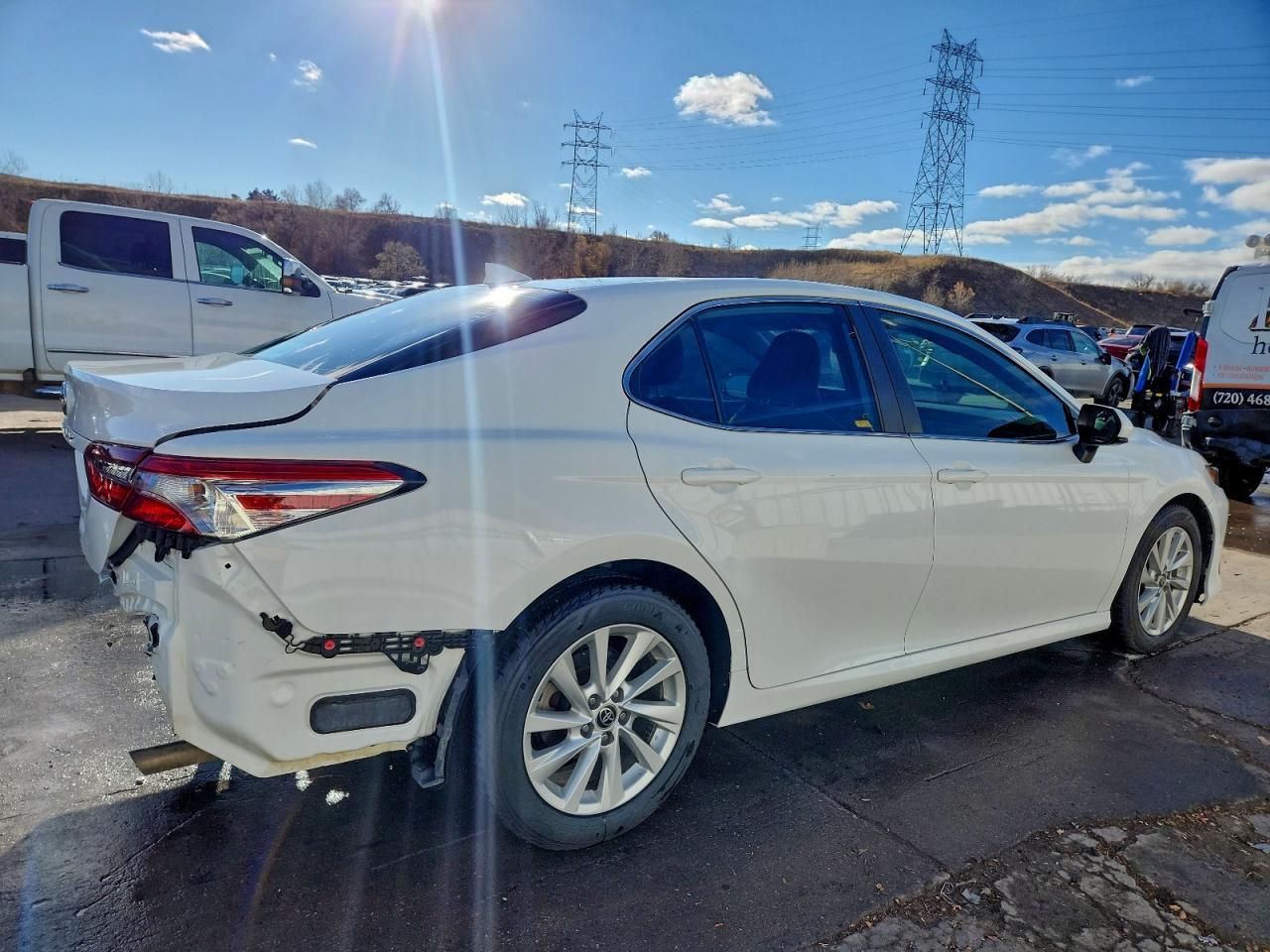 2022 Toyota Camry Le - Фото 3
