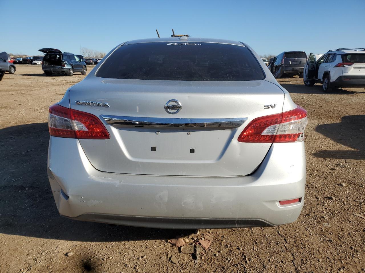 2015 Nissan Sentra S - Фото 6