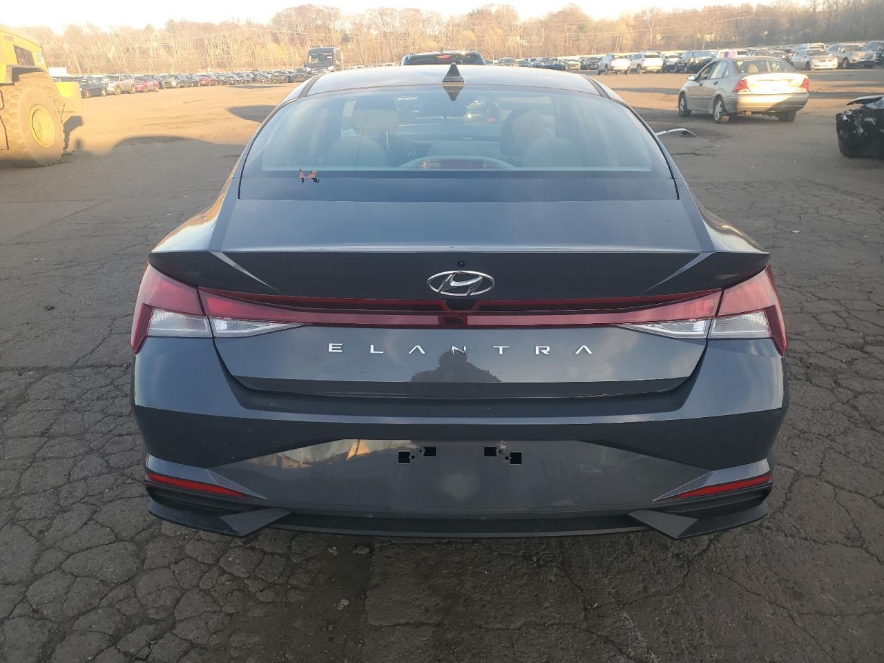 2023 Hyundai Elantra Se - Фото 6