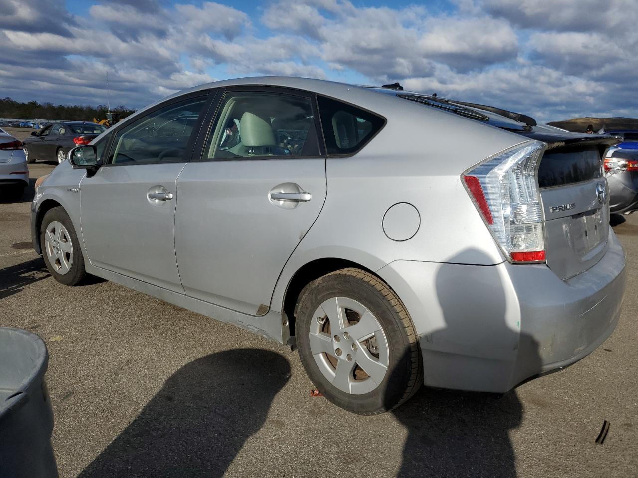 2010 Toyota Prius - Image 2