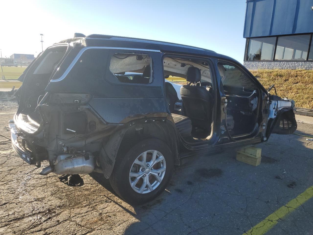 2023 Jeep Grand Cherokee L Limited - Image 3