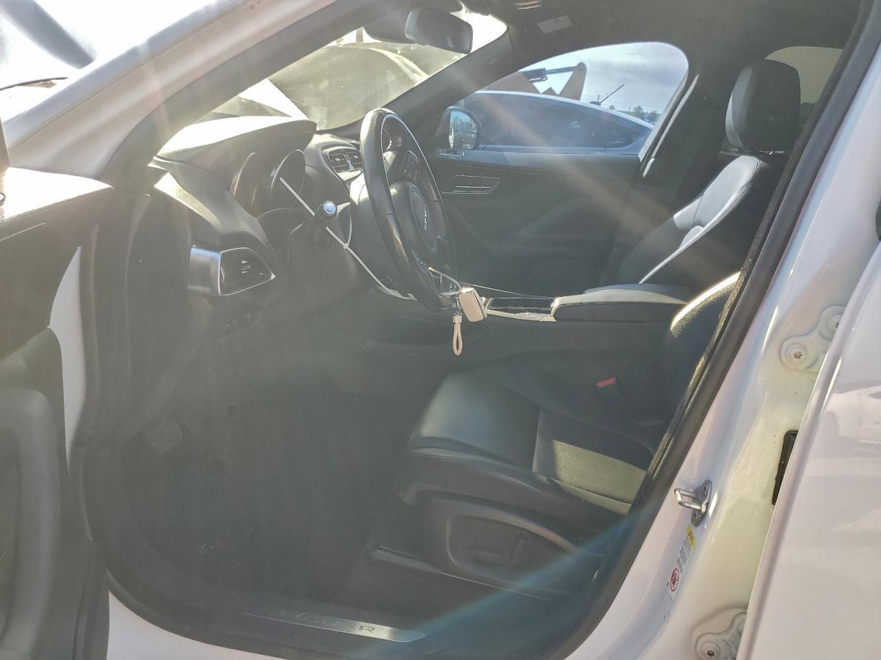 2018 Jaguar F-Pace Premium - Image 7