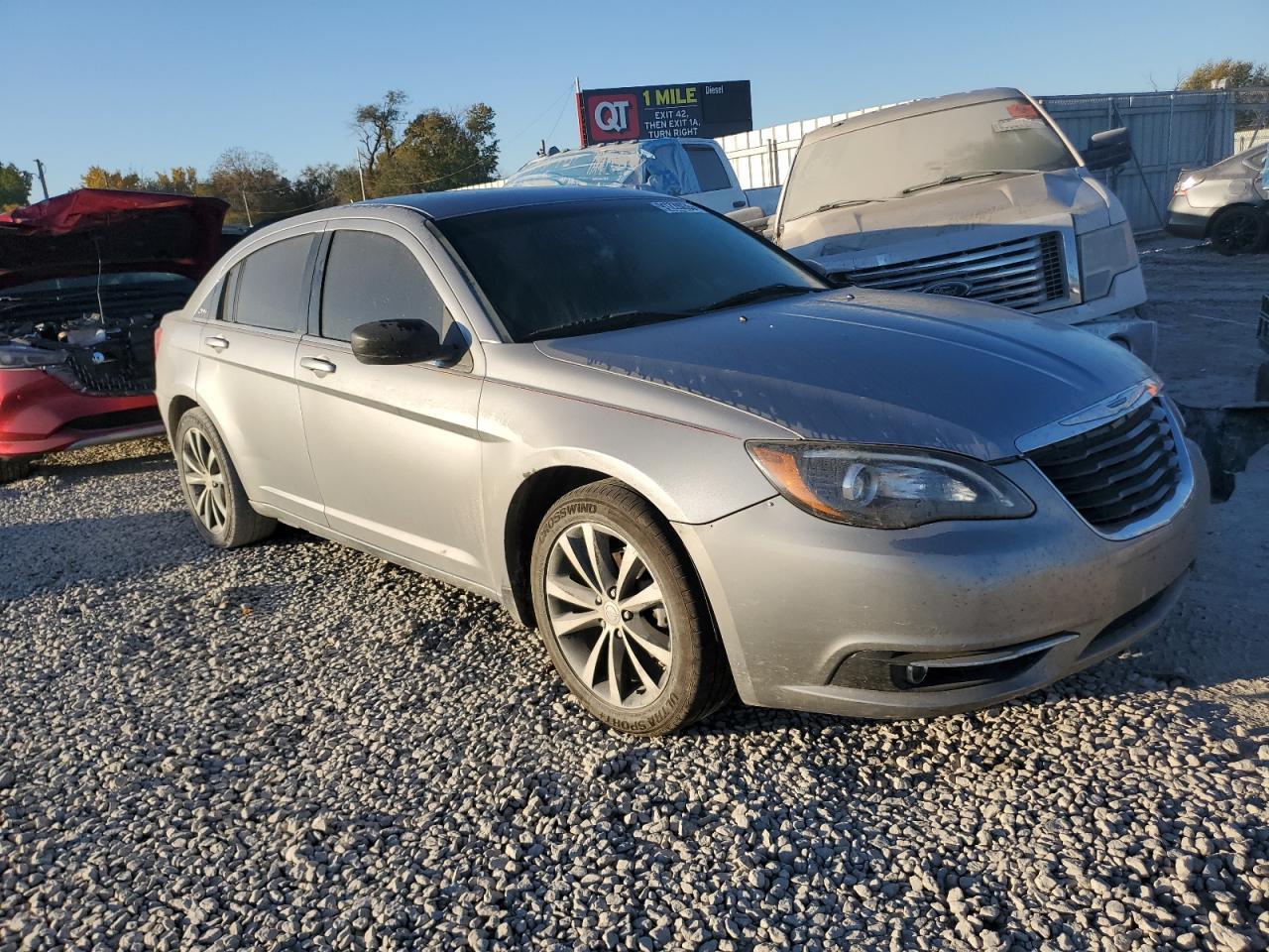 2013 Chrysler 200 Touring - Фото 4
