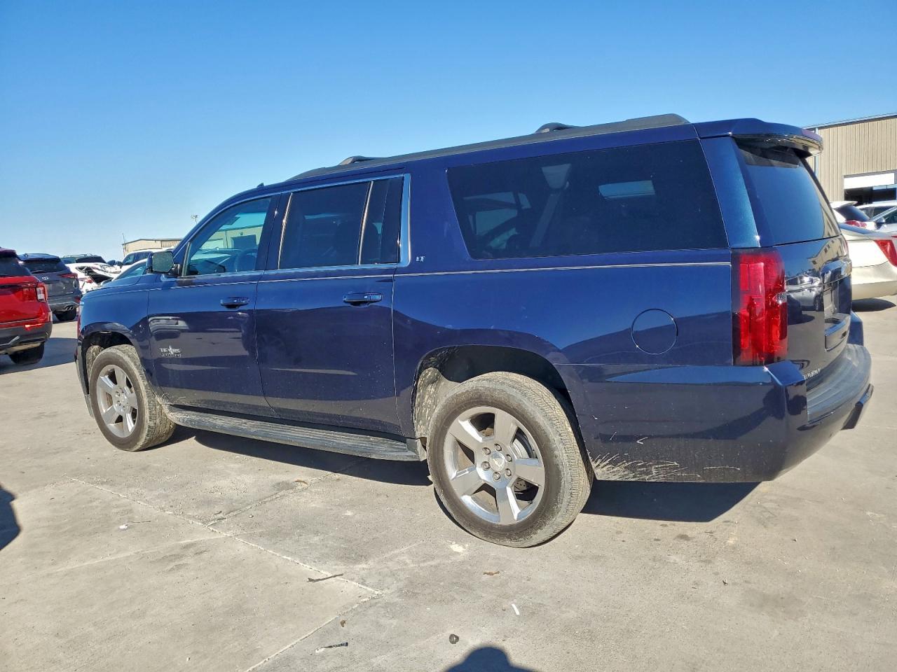 2018 Chevrolet Suburban C1500 Lt - Фото 2