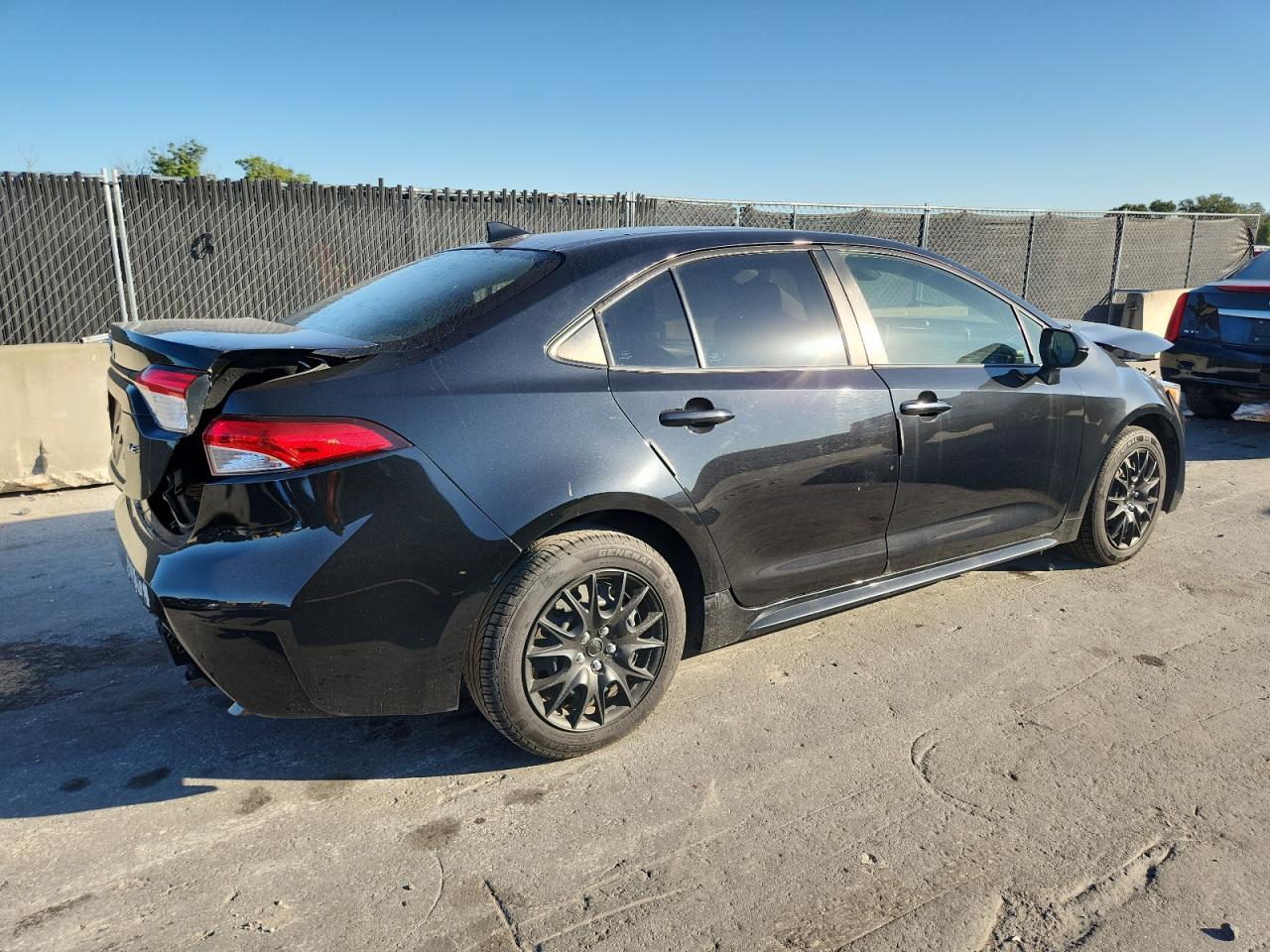 2022 Toyota Corolla Le - Фото 3
