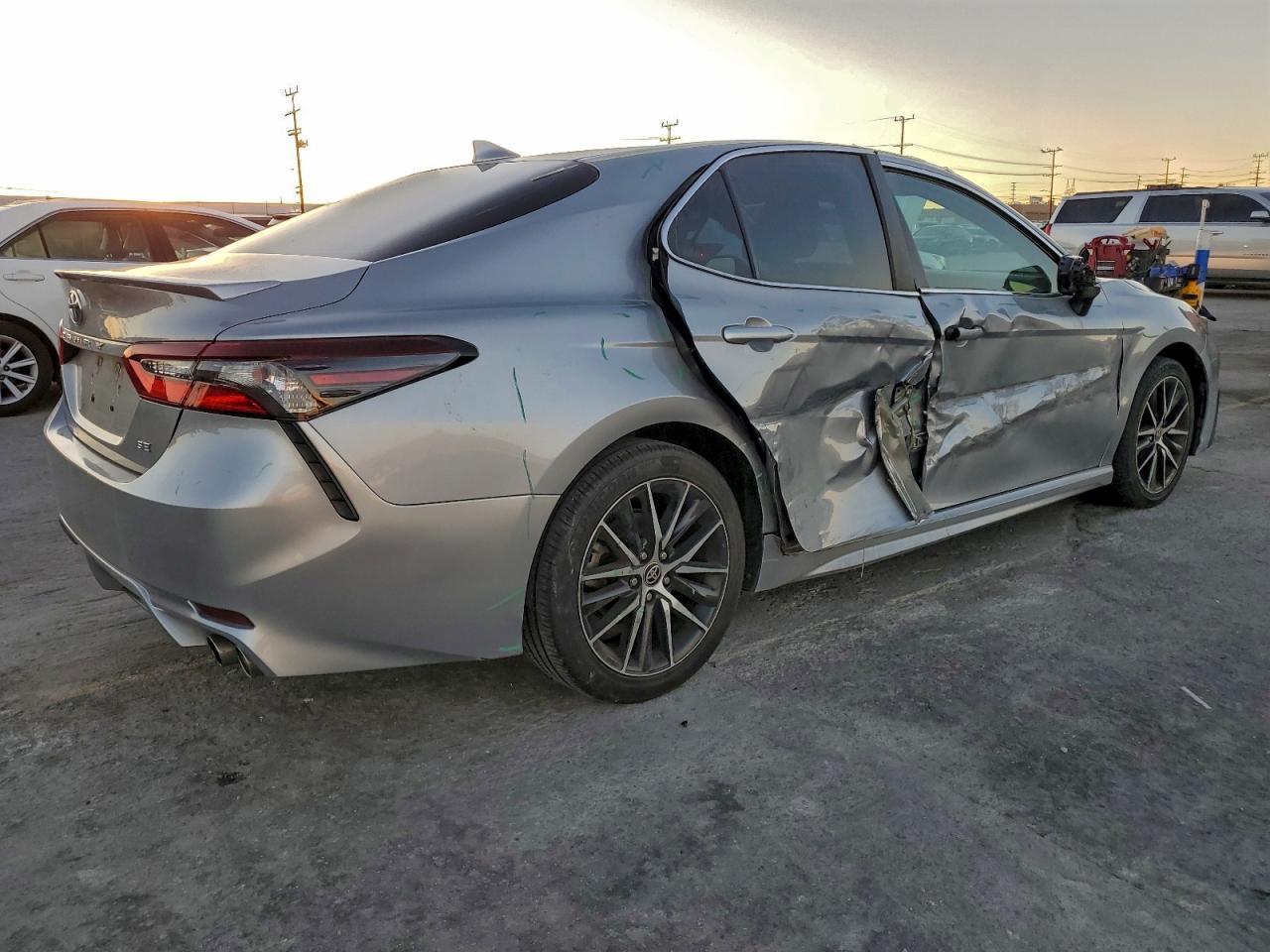 2021 Toyota Camry Se - Image 3