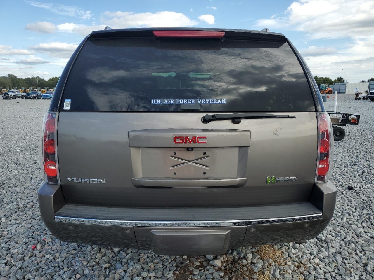 2012 GMC Yukon Denali Hybrid - Image 6