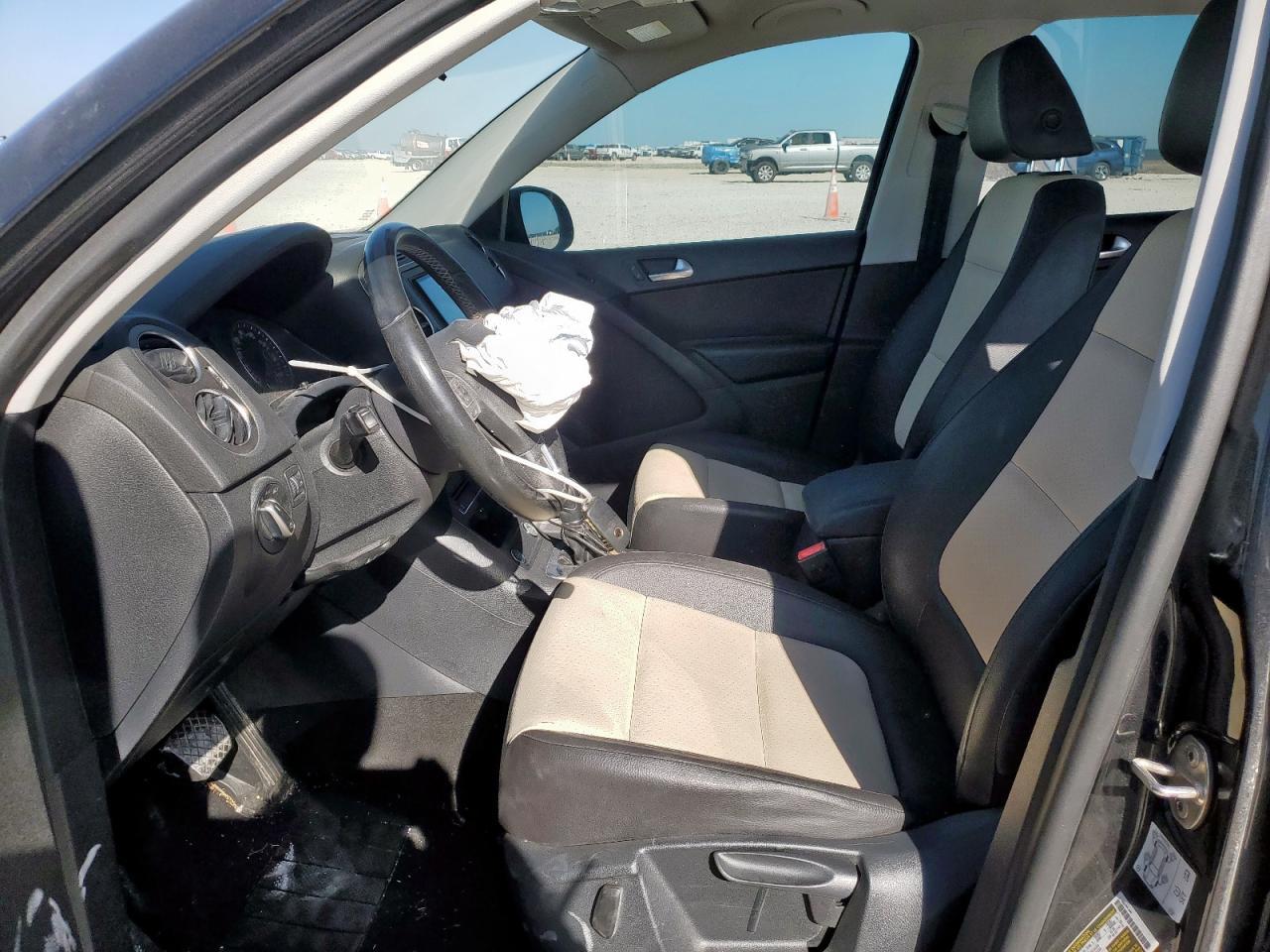 2016 Volkswagen Tiguan S - Image 7