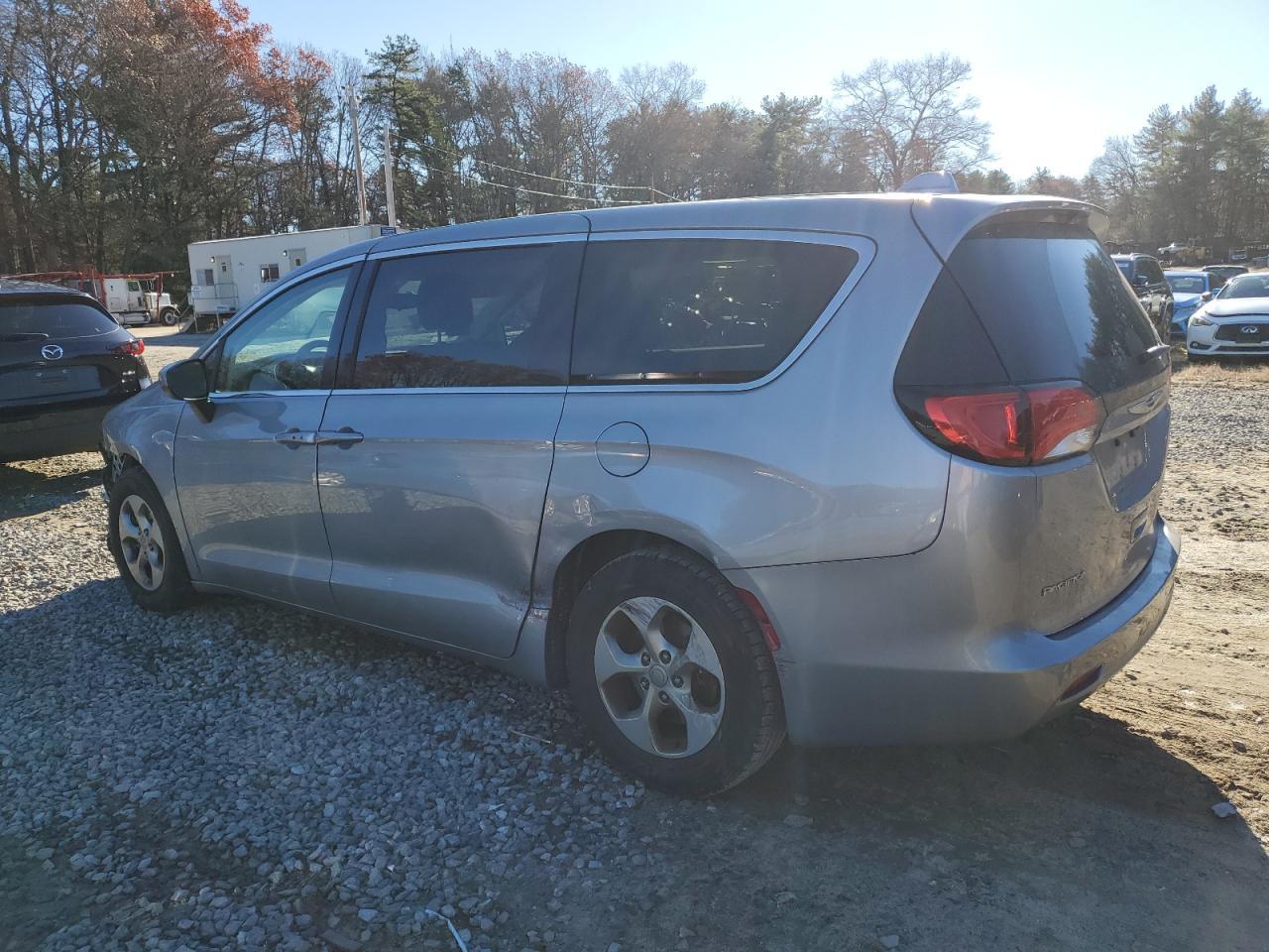2017 Chrysler Pacifica Lx - Image 2