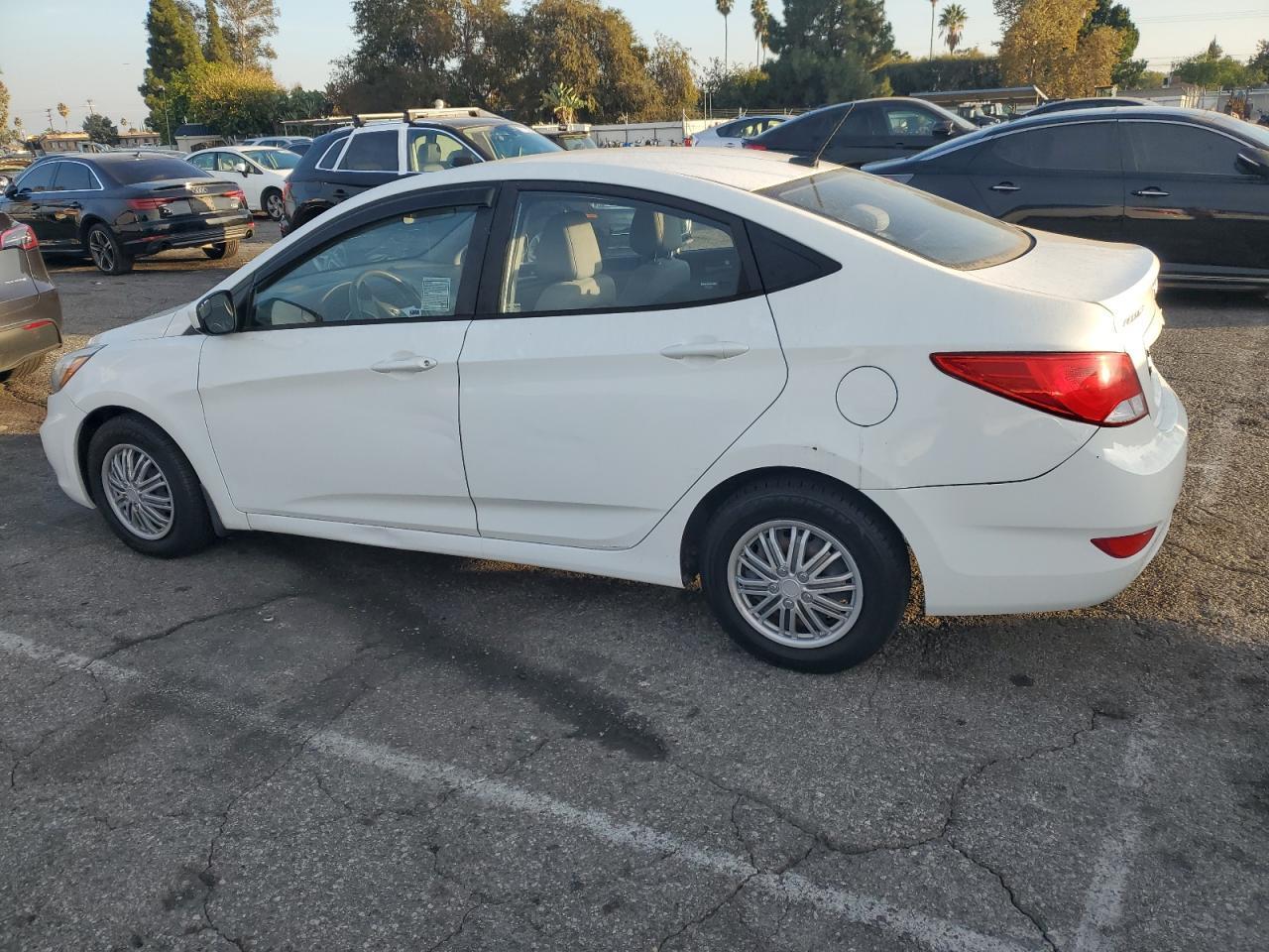 2016 Hyundai Accent Se - Image 2