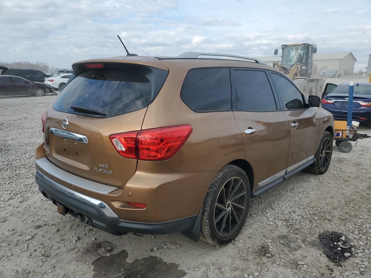 2017 Nissan Pathfinder S - Фото 3